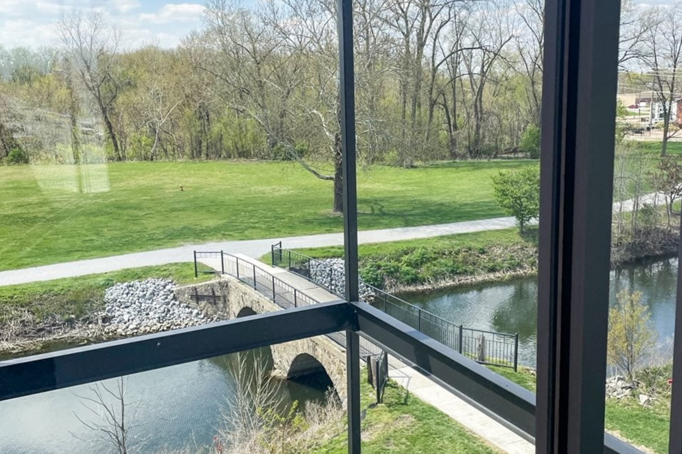 River Art Apartments & Offices